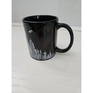 Batman Color Changing Mug (by Zak) DC Comics Black Coffee Mug Gotham City 10 Oz.